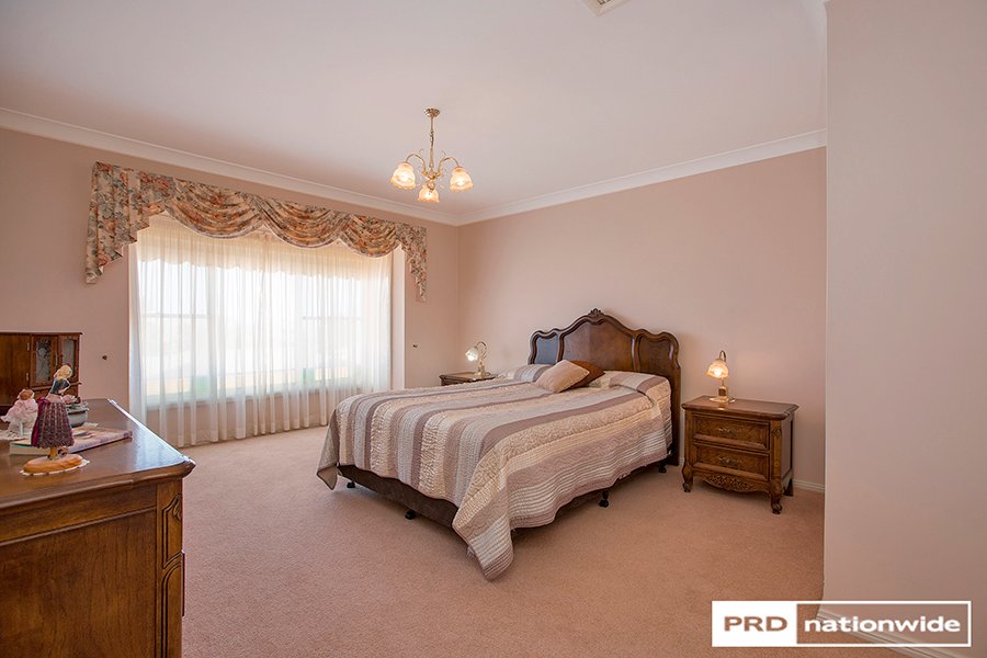 18 Ford Street TAMWORTH 11