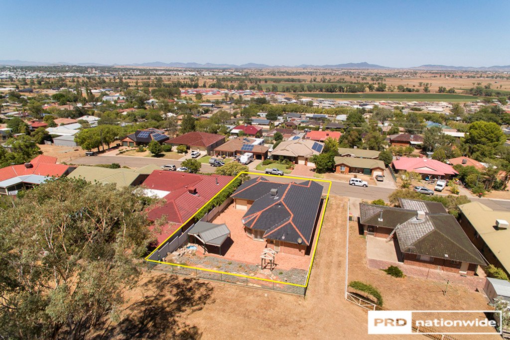 18 Ford Street TAMWORTH 24