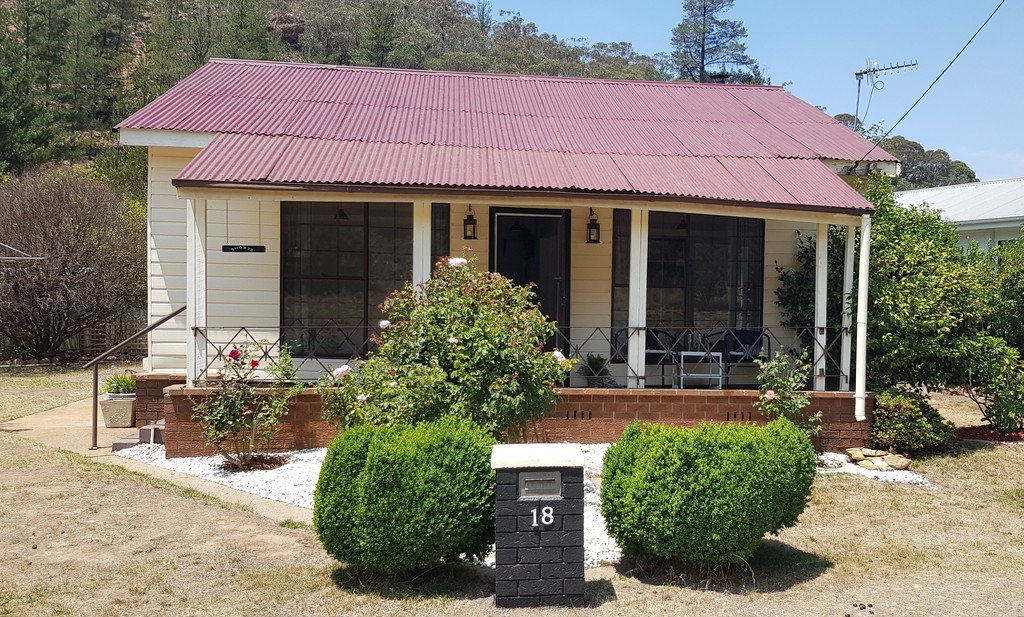 18 Foxlow Street CAPTAINS FLAT 1