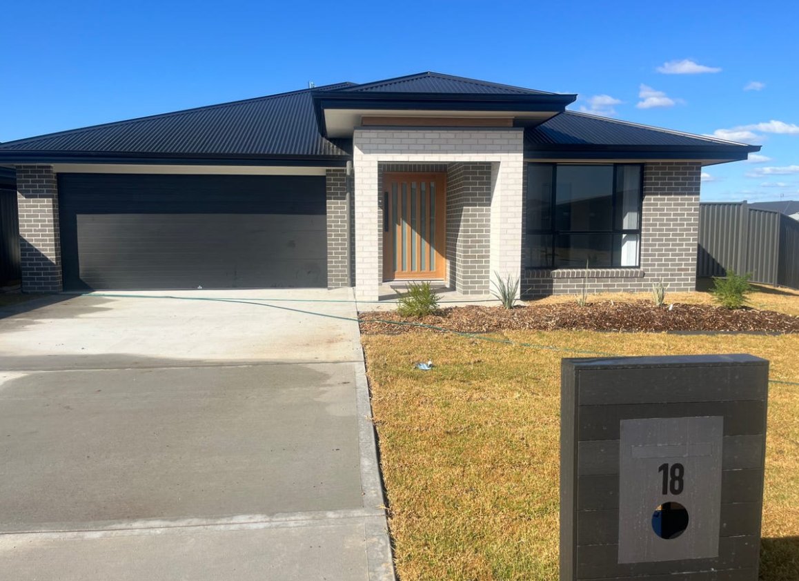 18 Gilbert Drive TAMWORTH 1