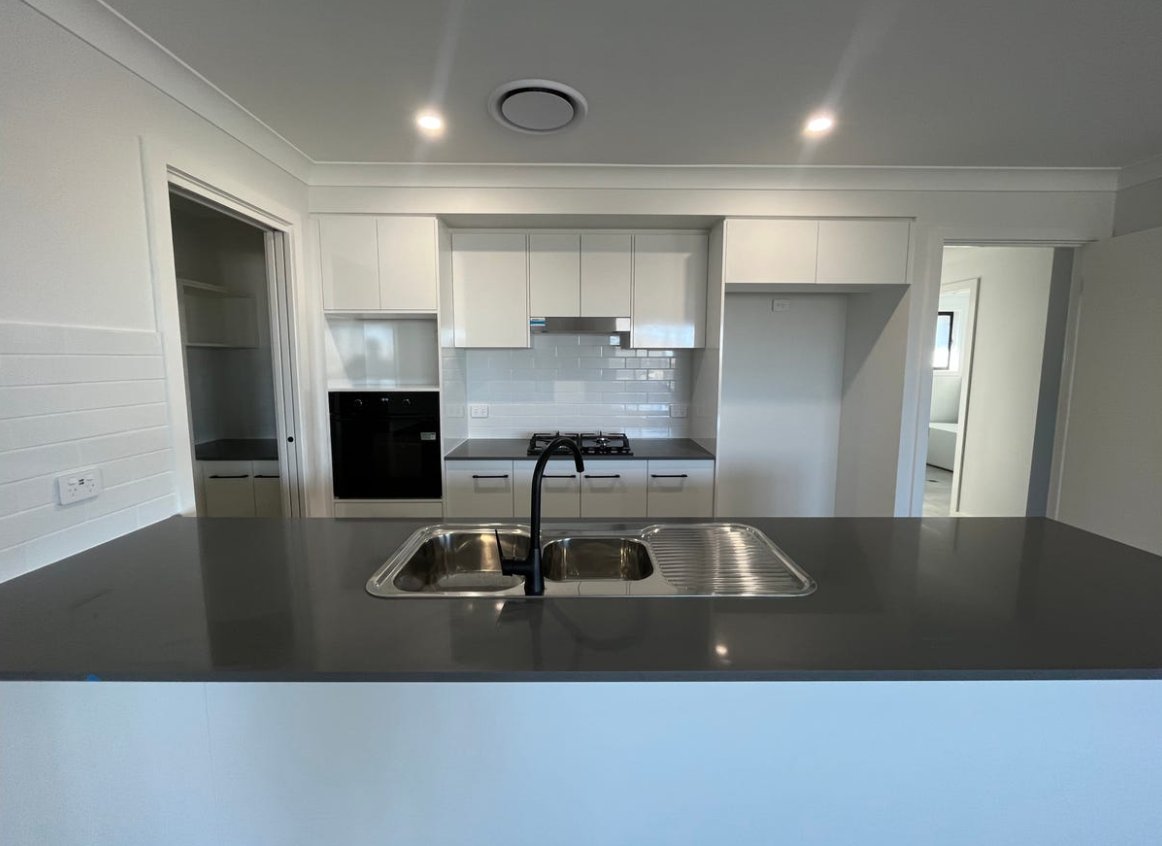 18 Gilbert Drive TAMWORTH 2