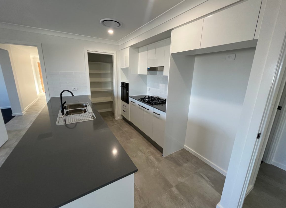 18 Gilbert Drive TAMWORTH 3