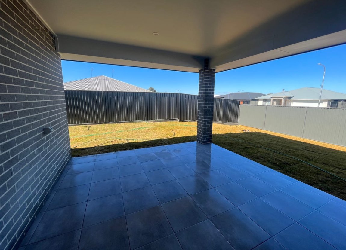 18 Gilbert Drive TAMWORTH 4