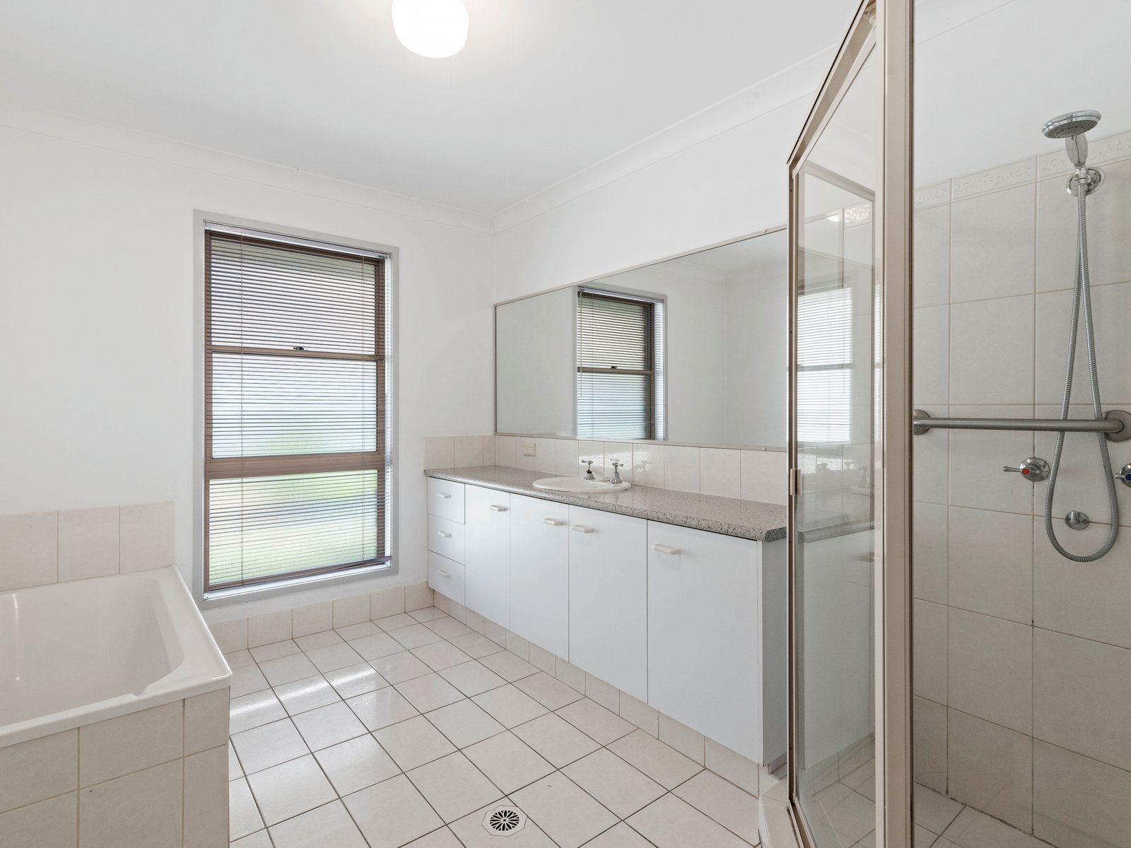 18 Goldvilla Drive ELANORA 11