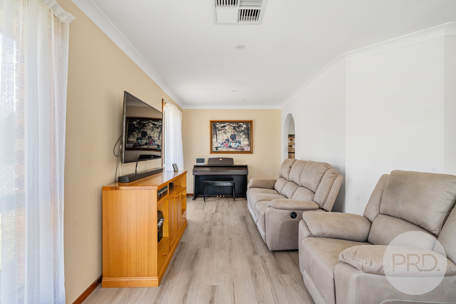 18 Grevillea Crescent LAKE ALBERT 6