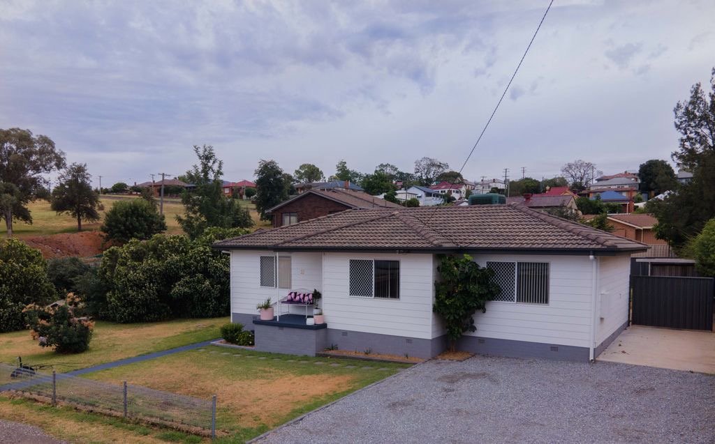 18 Griffin Avenue TAMWORTH 1