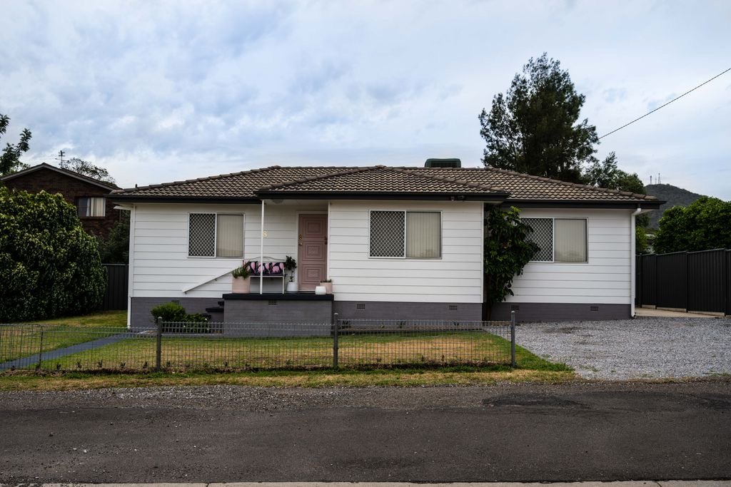 18 Griffin Avenue TAMWORTH 4