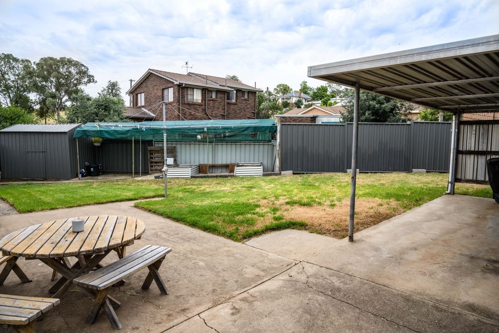 18 Griffin Avenue TAMWORTH 22