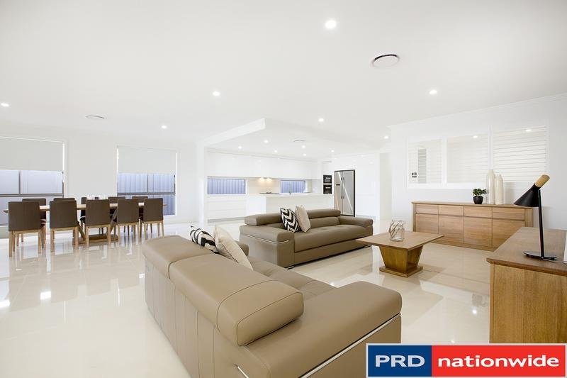 18 Hawkesbury Street PITT TOWN 9