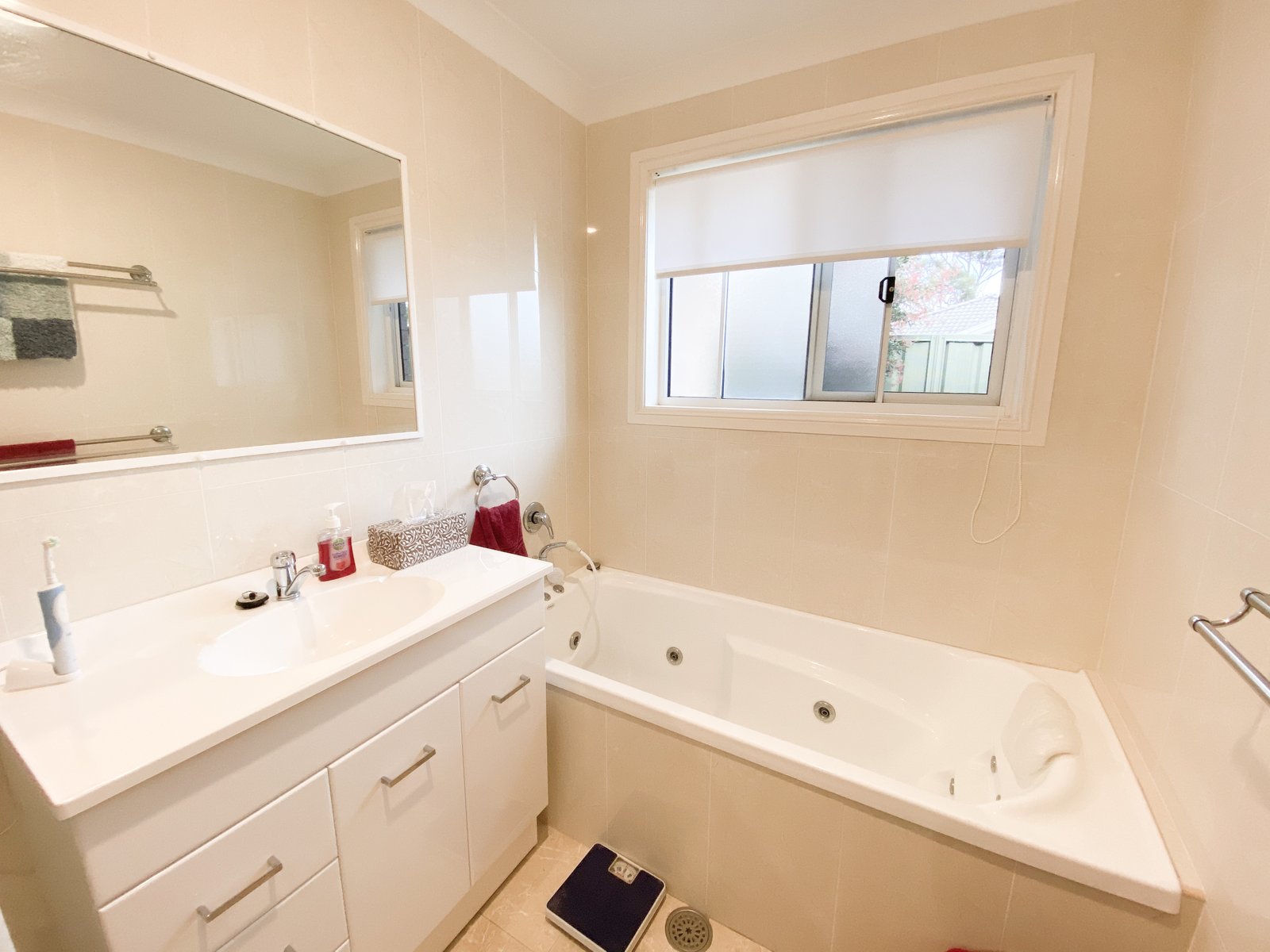 1/8 Helm Close SALAMANDER BAY 7