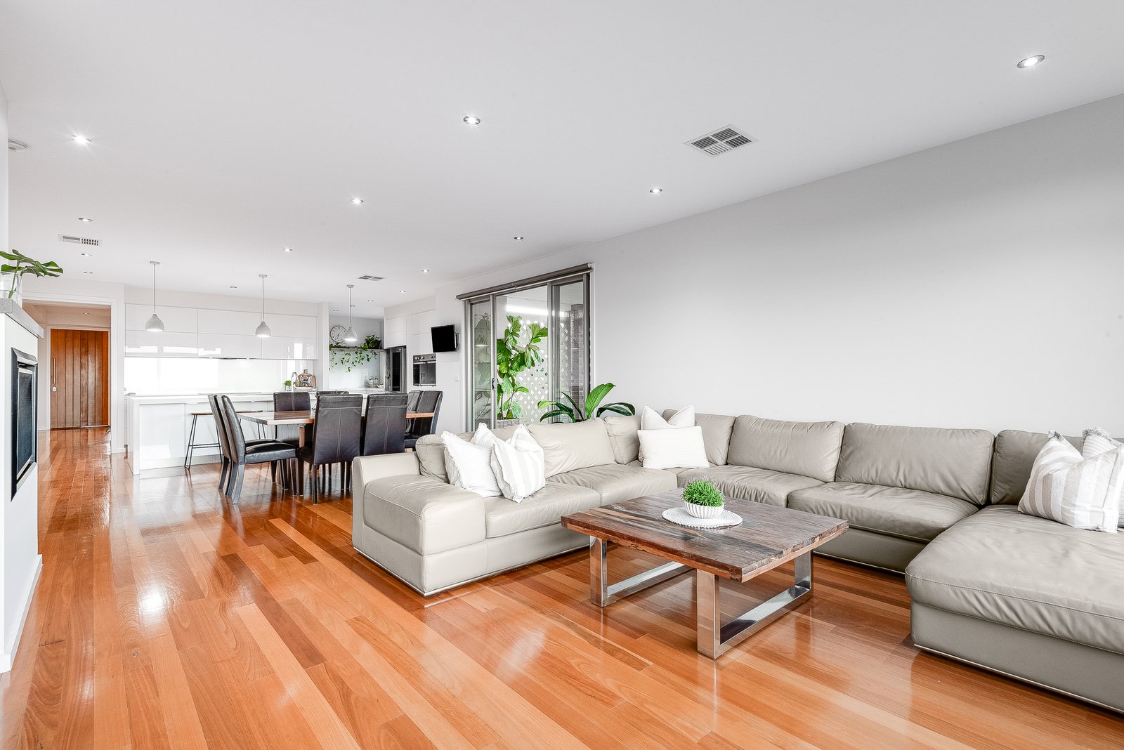 Gallery: 1/8 Henderson Drive