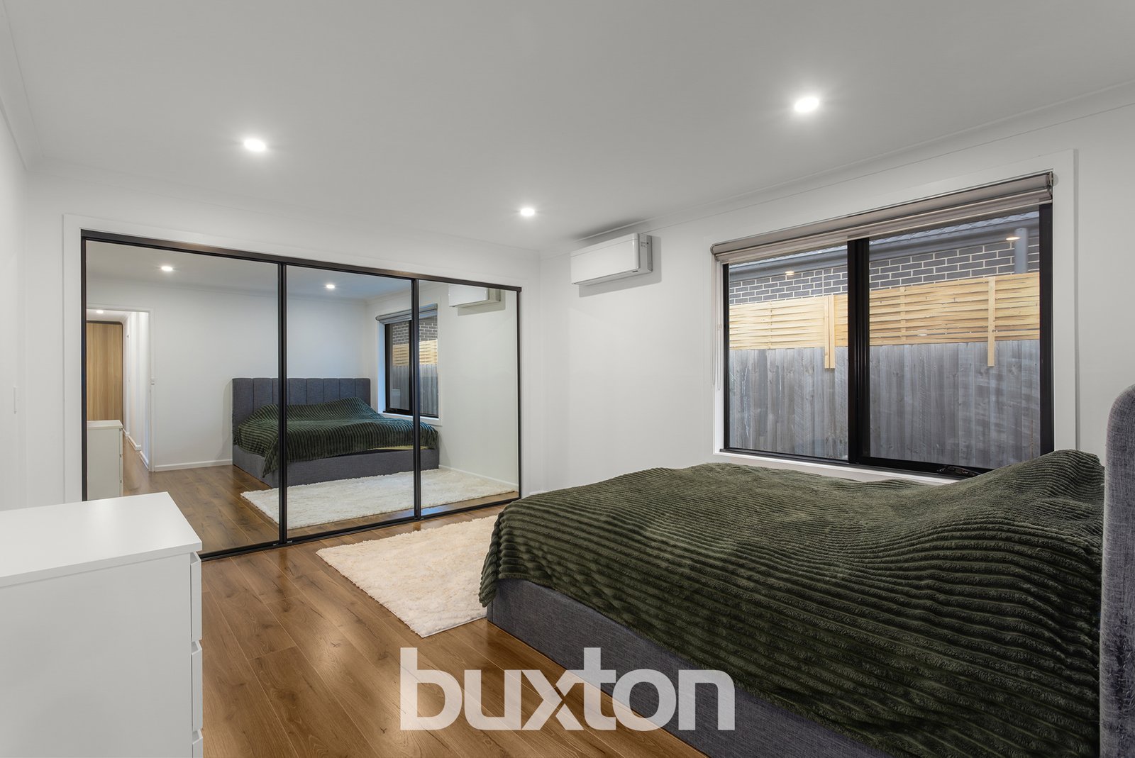 Gallery: 1/8 Henry Crescent