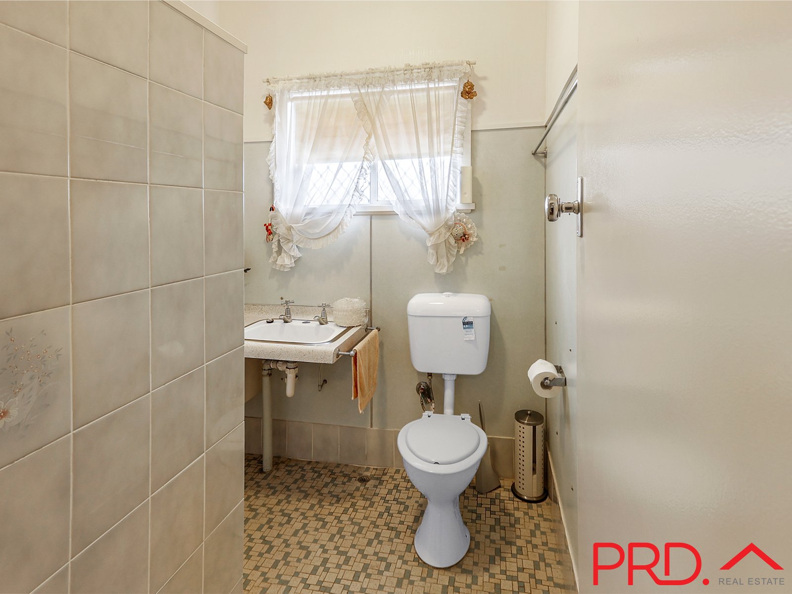 18 Heugh Street TAMWORTH 16