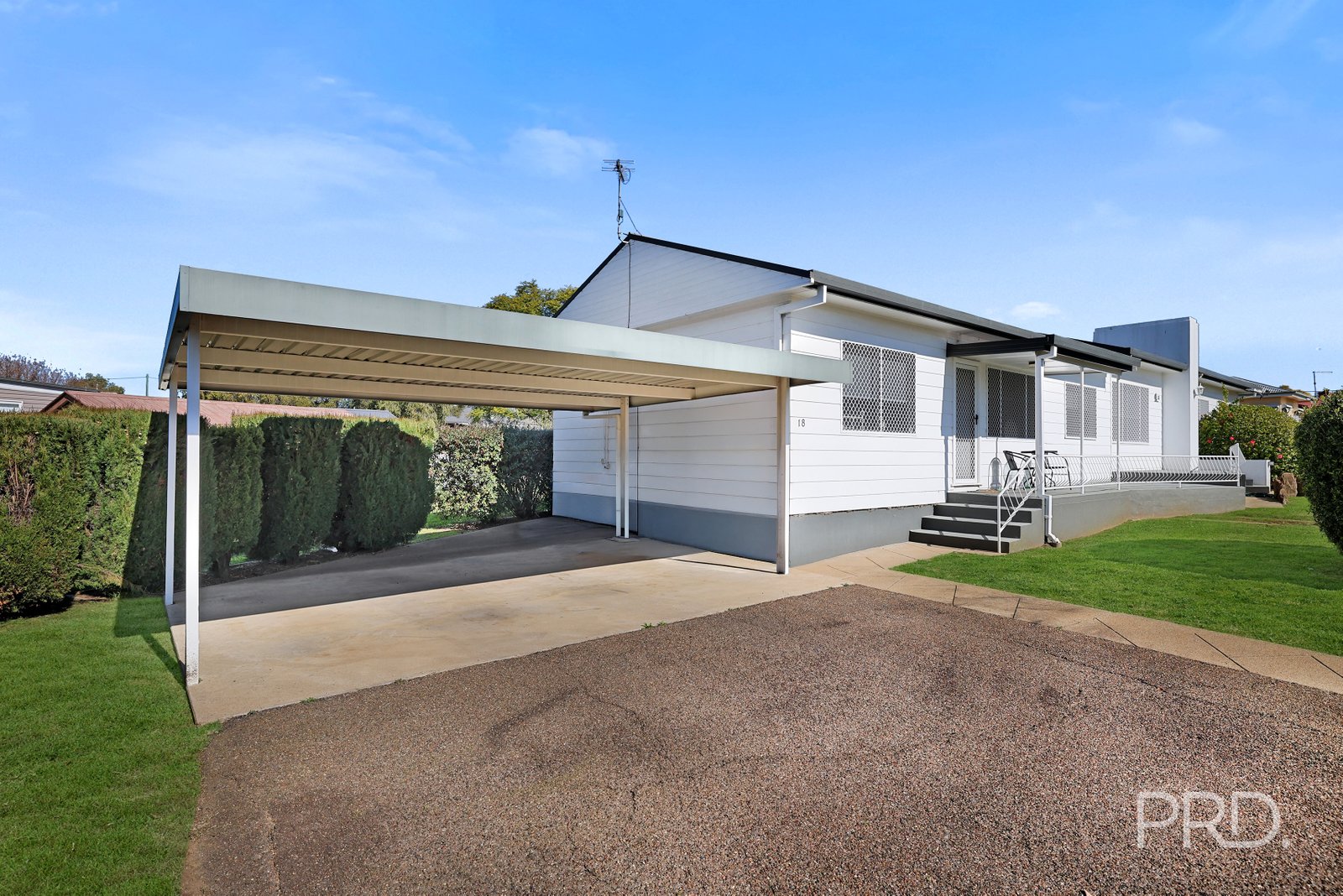 18 Heugh Street TAMWORTH 2