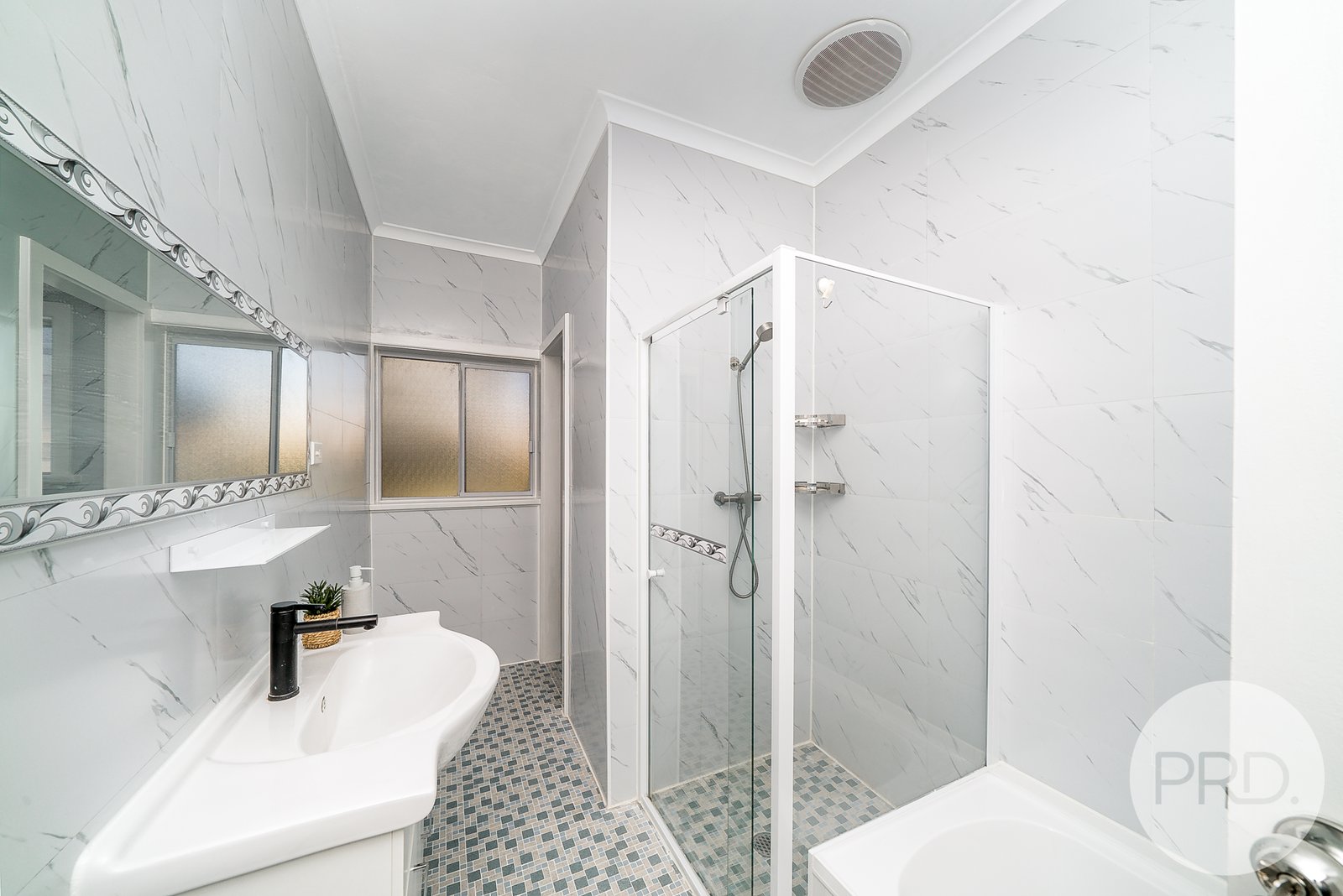 18 Higgins Avenue WAGGA WAGGA 8