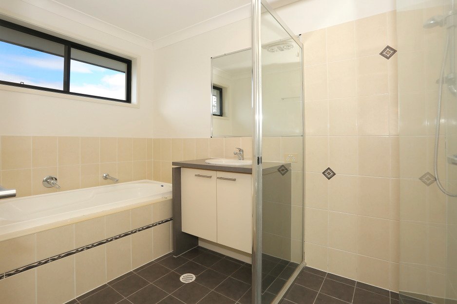 18 Highcrest Circuit MOLENDINAR 16