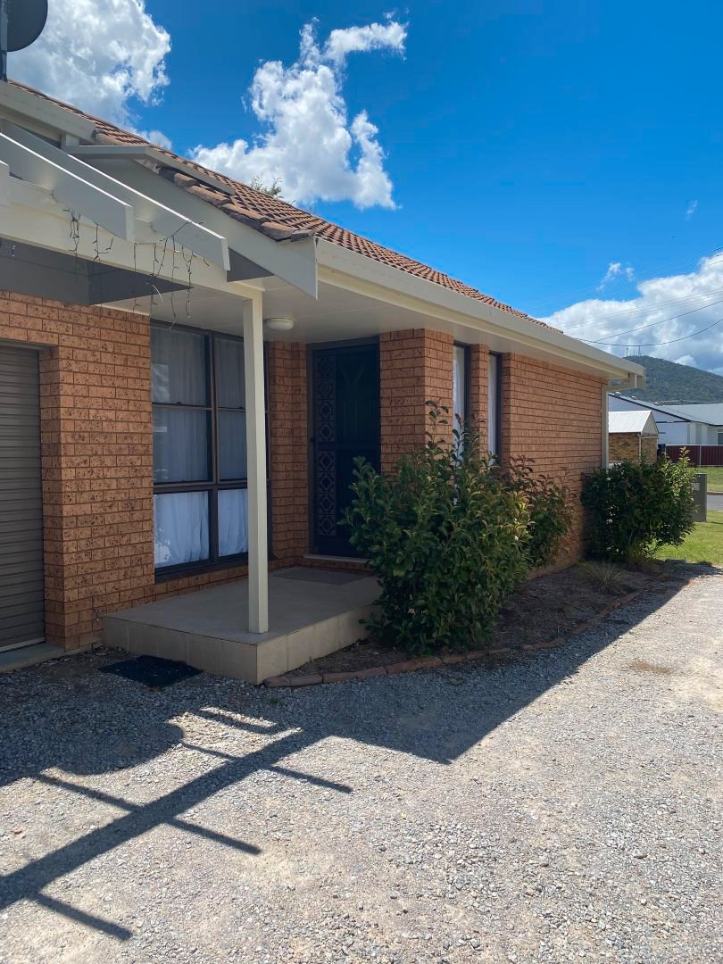 1/8 Hunt Street TAMWORTH 2