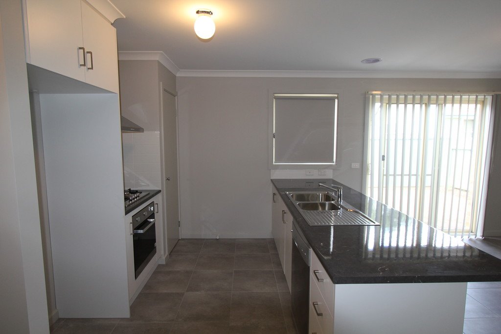 18 Hyacinth Grove WENDOUREE 3