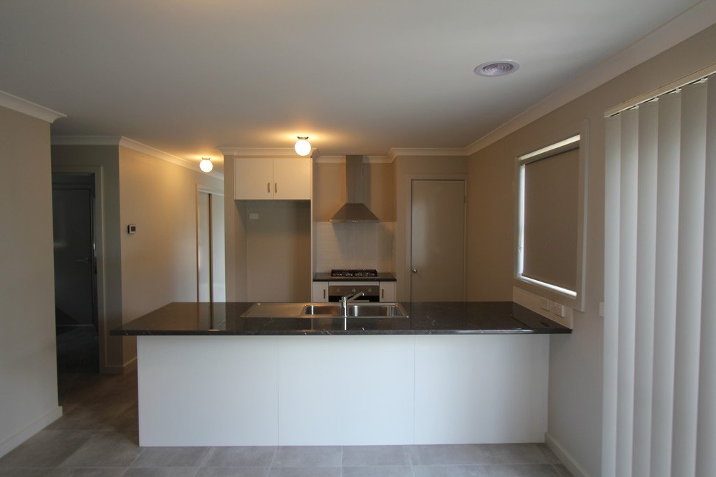 18 Hyacinth Grove WENDOUREE 5