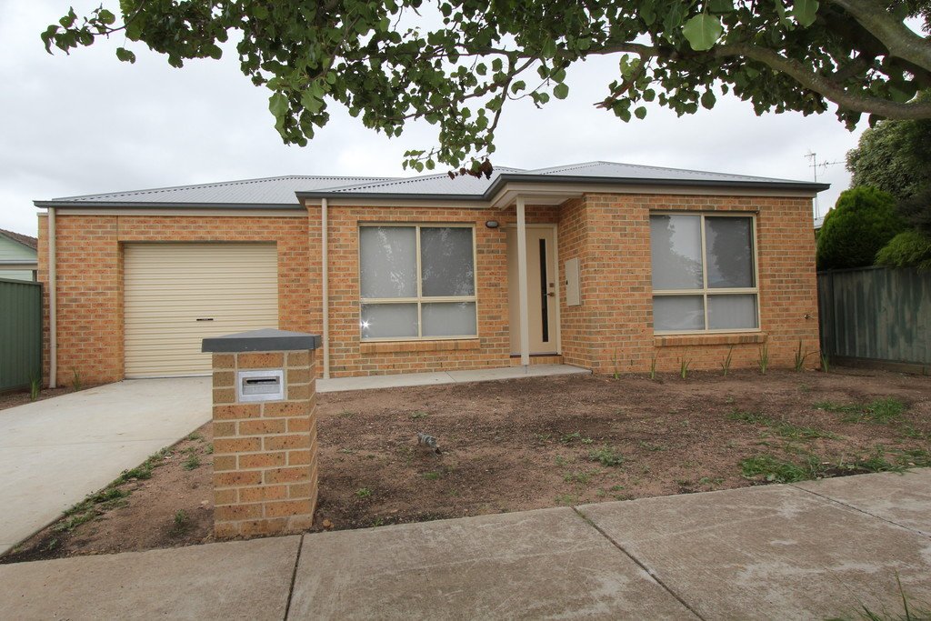 18 Hyacinth Grove WENDOUREE 1