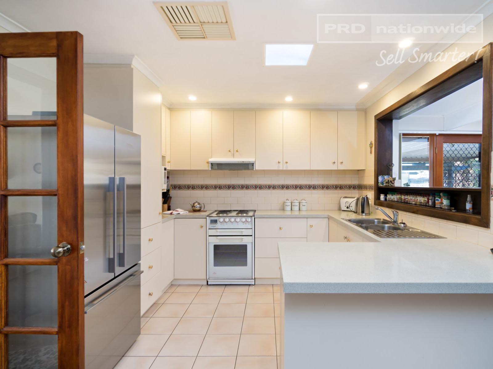 18 Ilex Street LAKE ALBERT 3