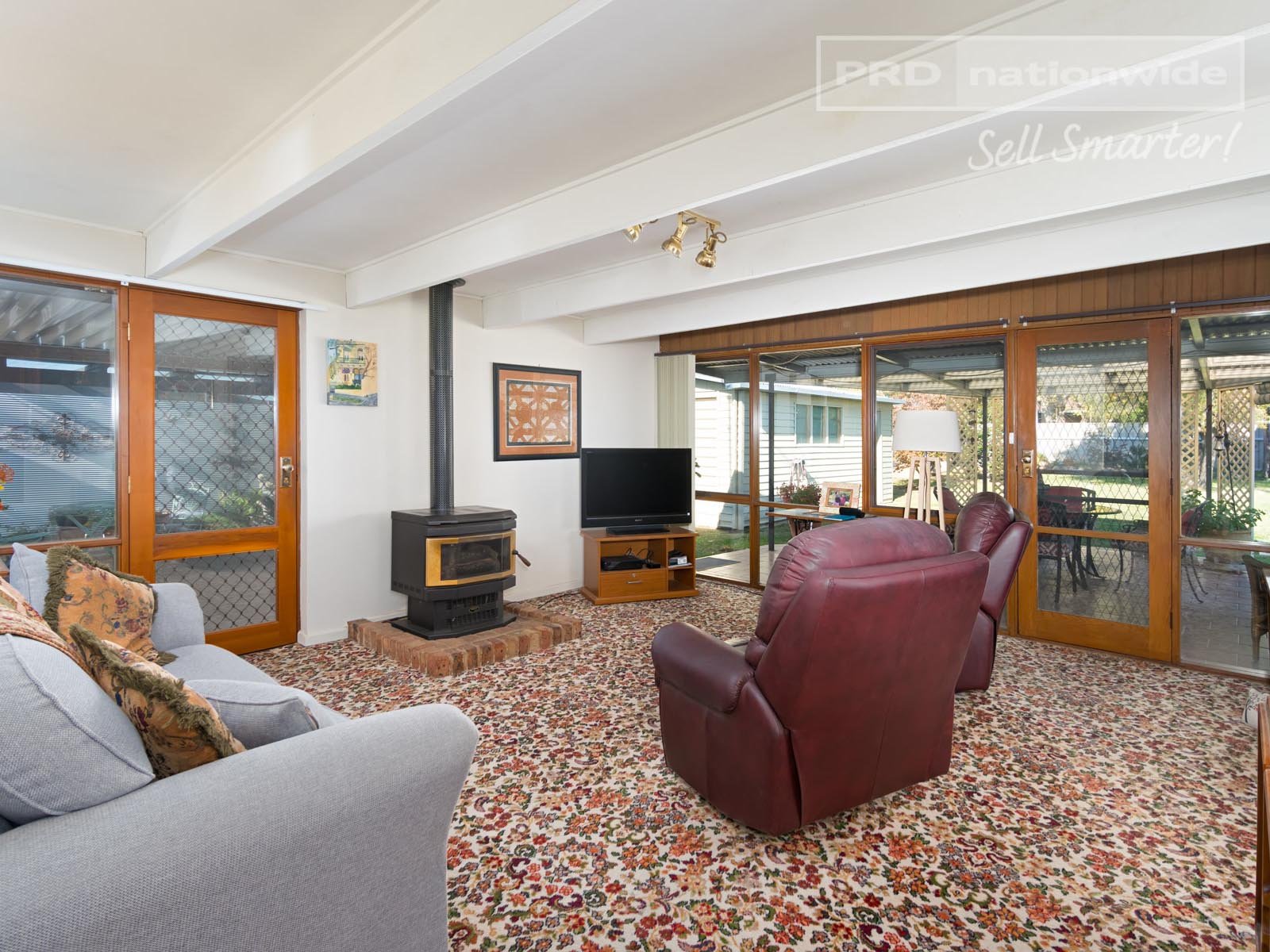 18 Ilex Street LAKE ALBERT 6