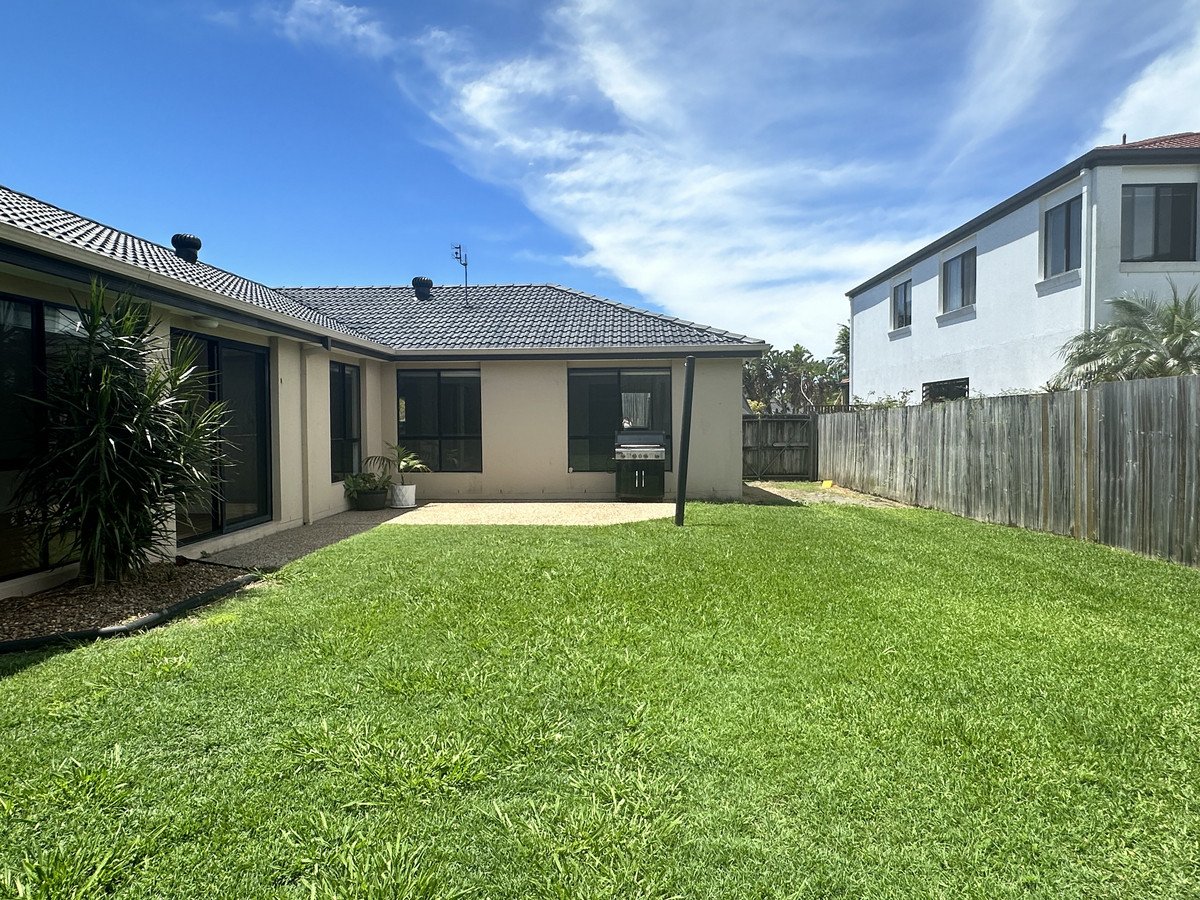 18 Islander Court Burleigh Waters 12