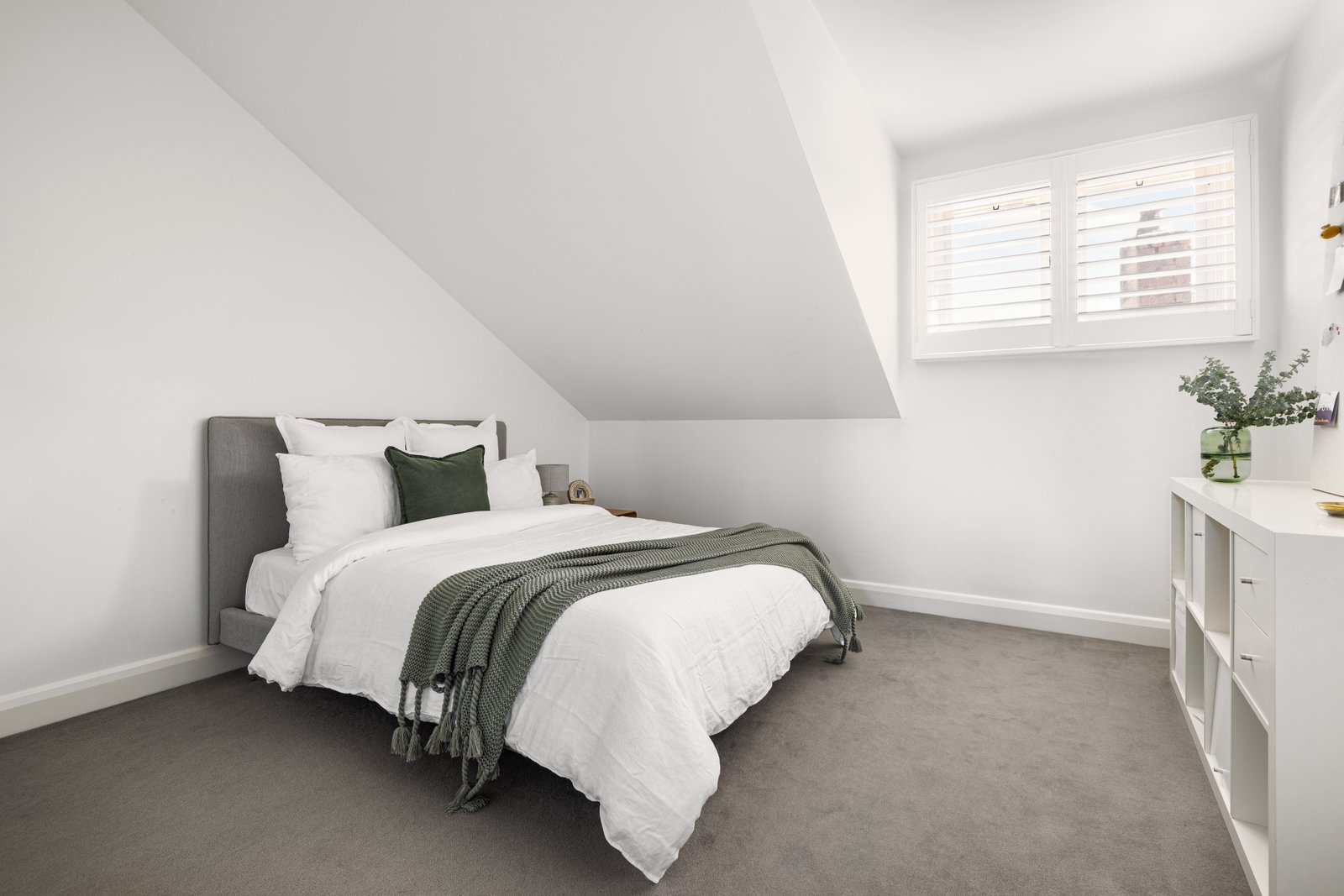 Real Estate and Property in 18 Jeffreys Street , Woodend, VIC