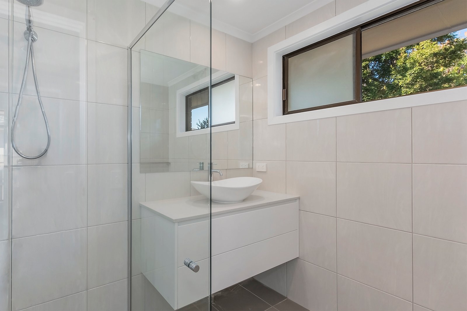 18 Joan St BURLEIGH WATERS 4