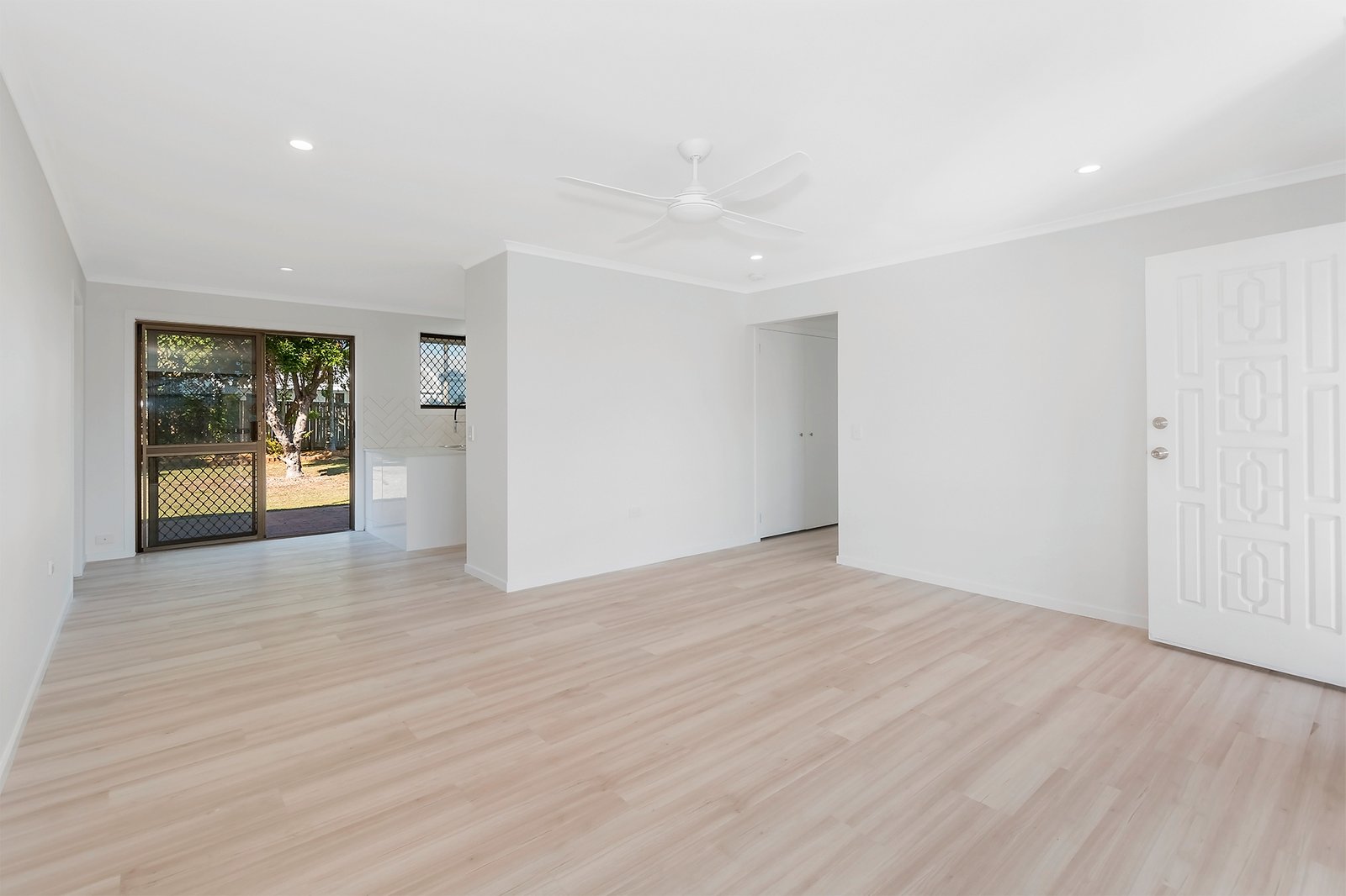 18 Joan St BURLEIGH WATERS 5