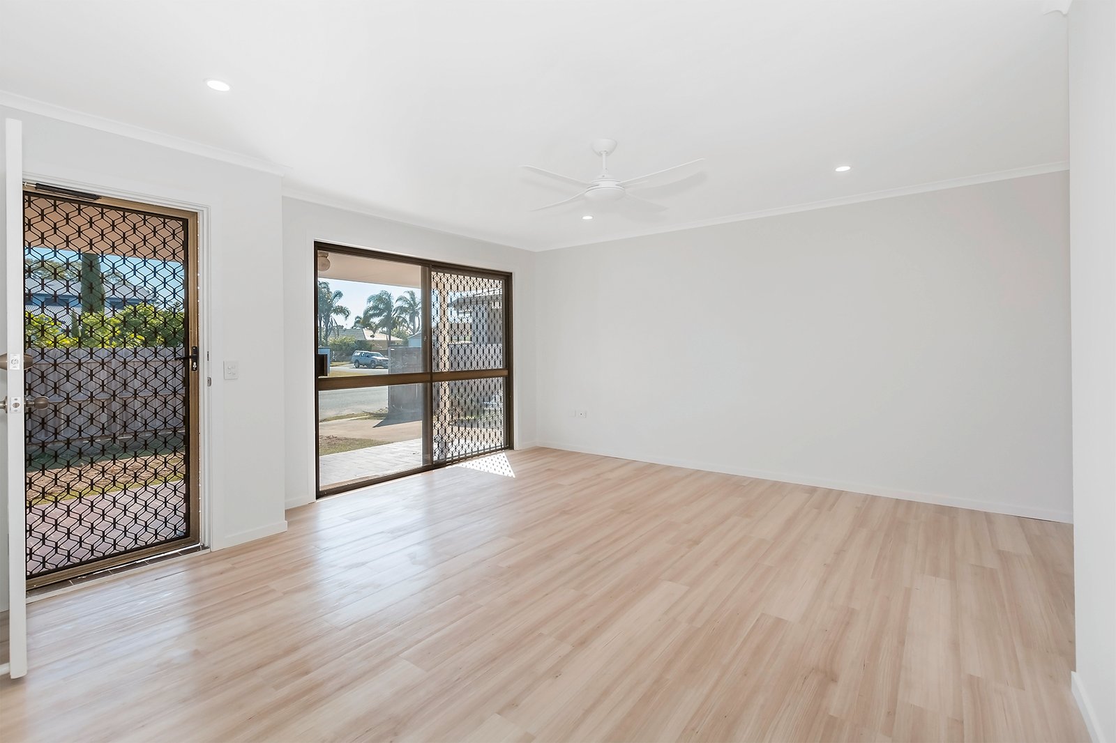 18 Joan St BURLEIGH WATERS 6