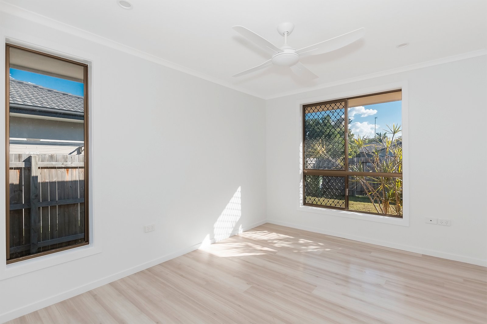 18 Joan St BURLEIGH WATERS 7