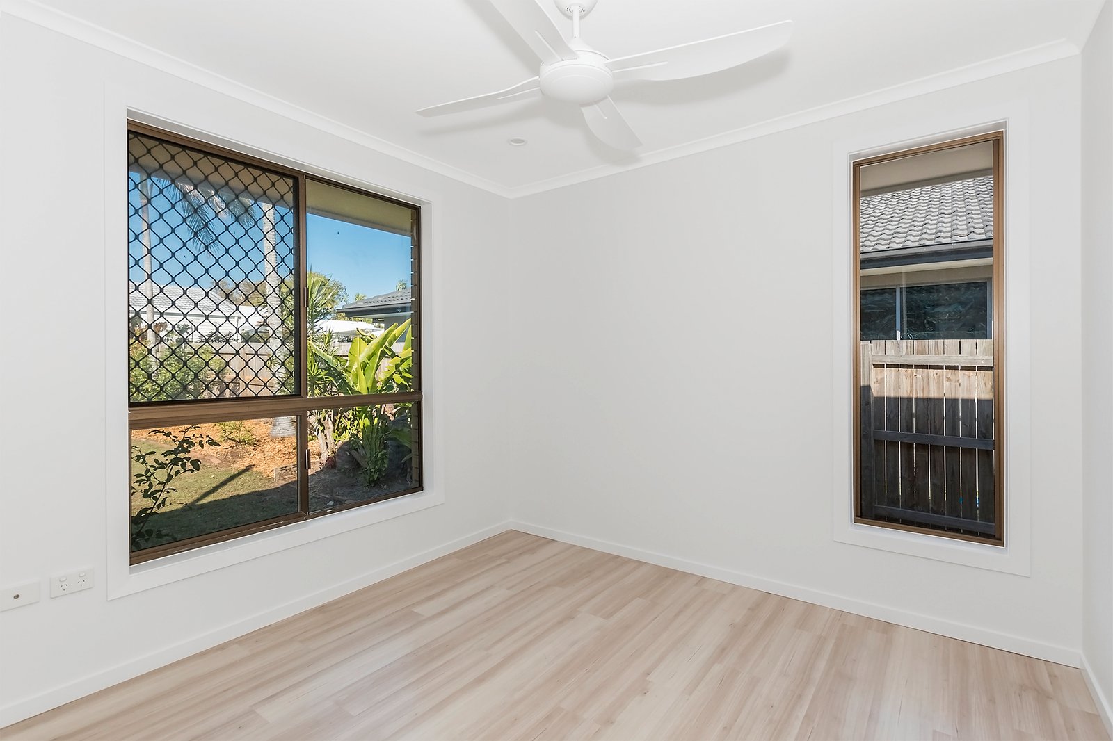 18 Joan St BURLEIGH WATERS 8