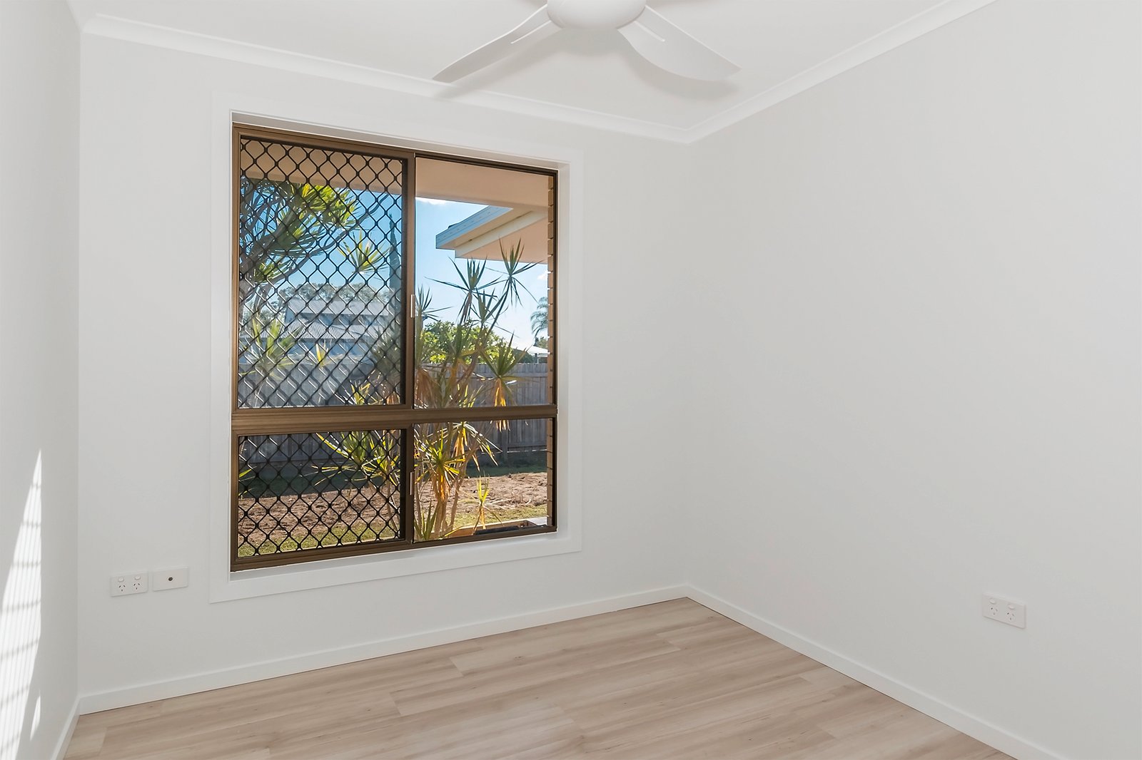 18 Joan St BURLEIGH WATERS 9