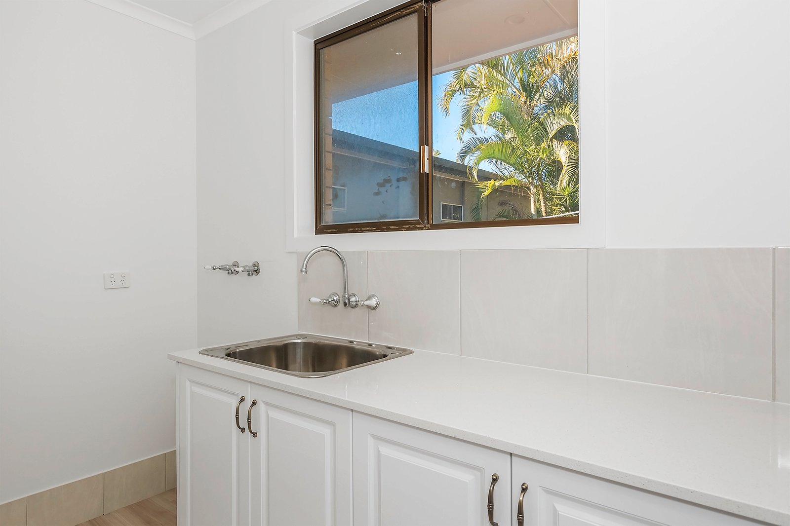 18 Joan St BURLEIGH WATERS 10