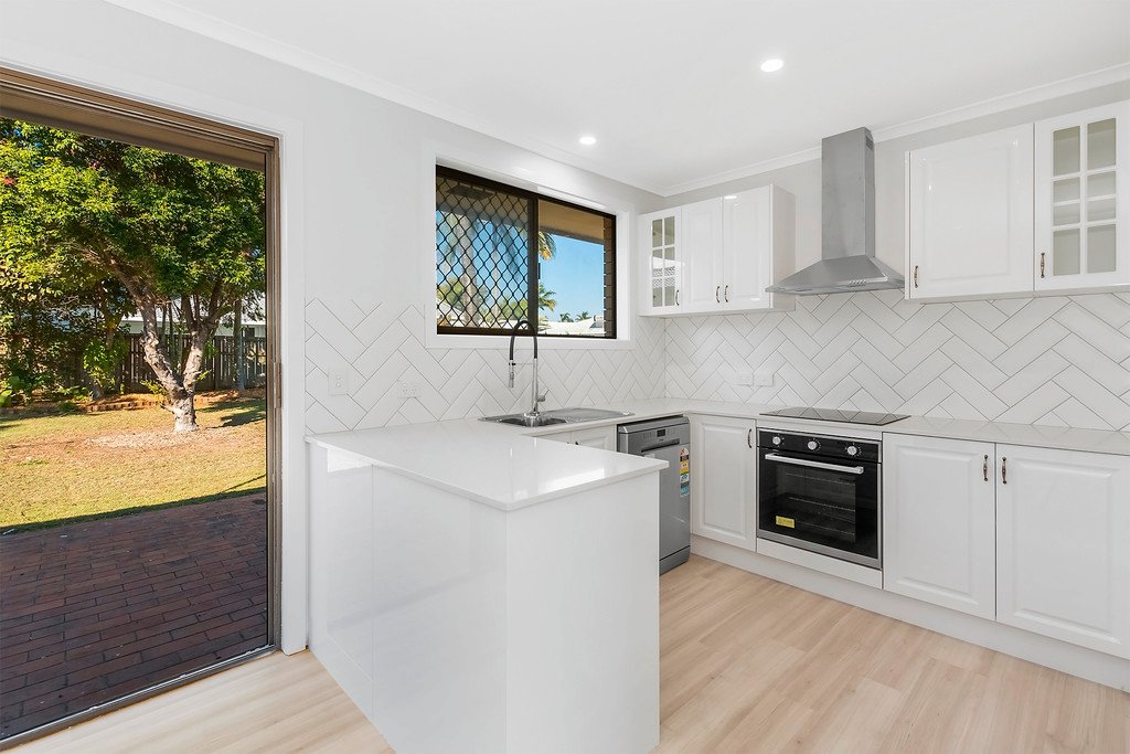 18 Joan St BURLEIGH WATERS 2