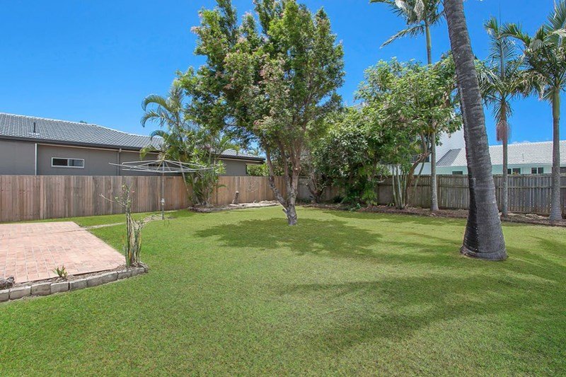 18 Joan St BURLEIGH WATERS 6