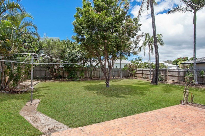 18 Joan St BURLEIGH WATERS 7