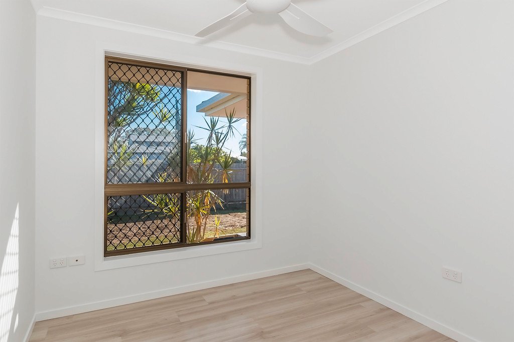 18 Joan St BURLEIGH WATERS 11