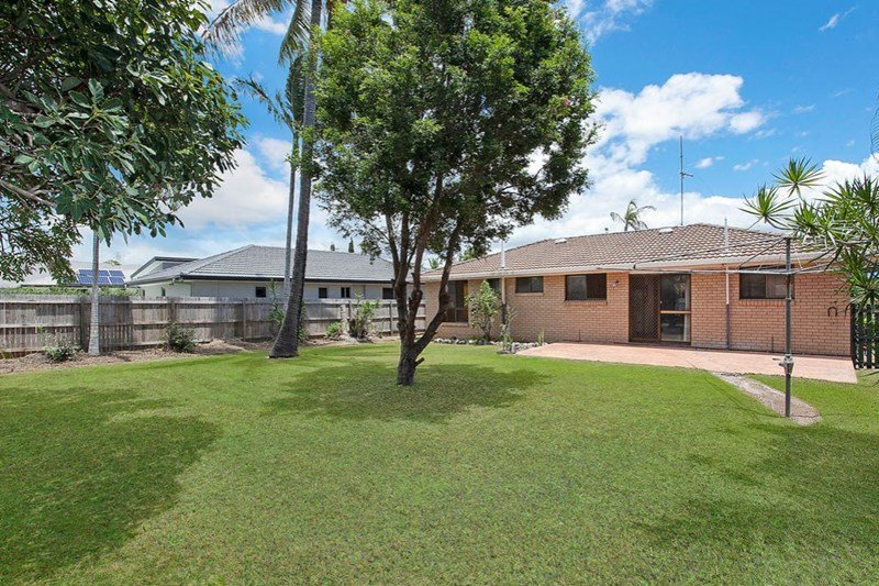 18 Joan St BURLEIGH WATERS 13