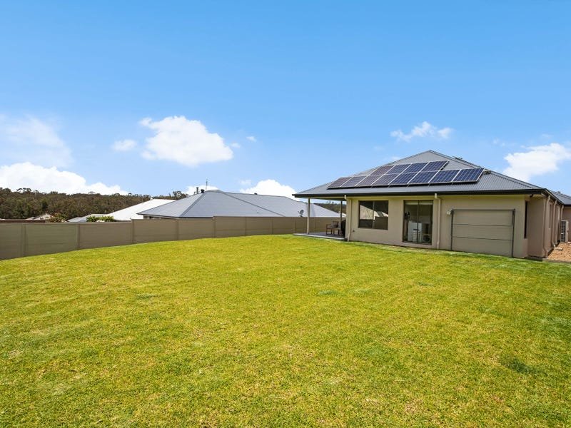 18 Judge Road NORTH ROTHBURY 11