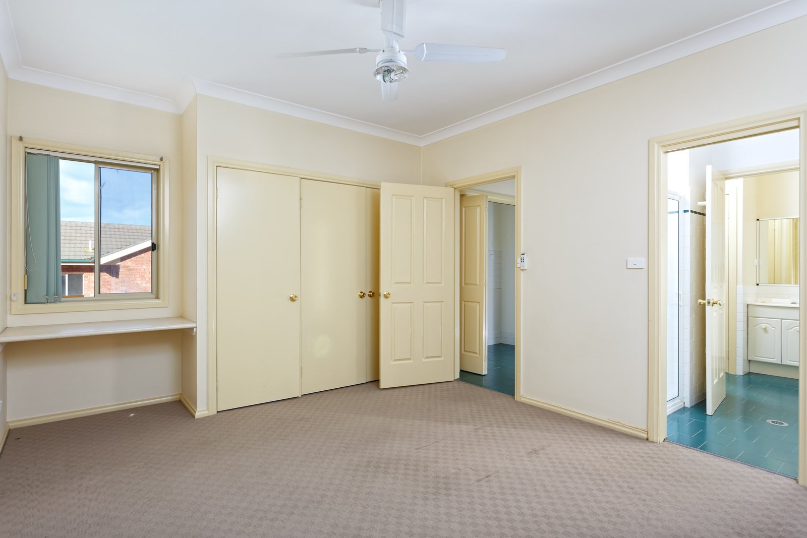 1/8 Keane Place WAGGA WAGGA 10