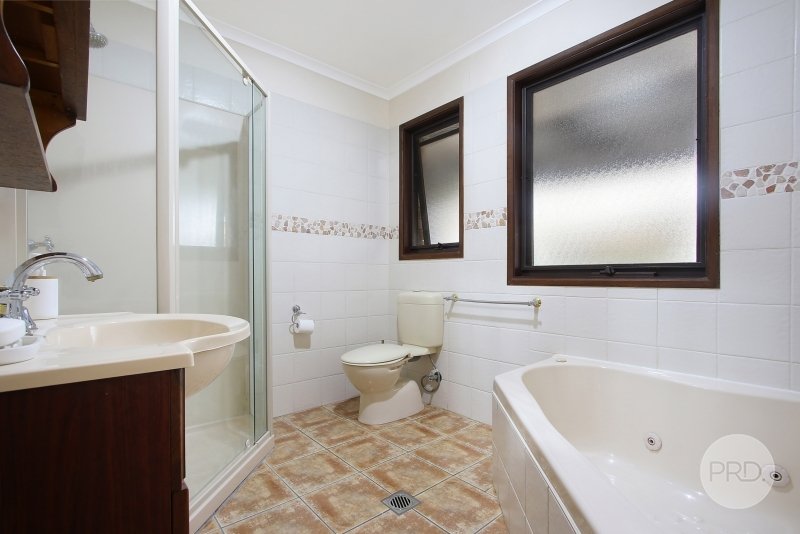 18 Kensington Court THURGOONA 11