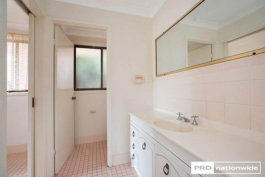 18 Kinarra Street TAMWORTH 9