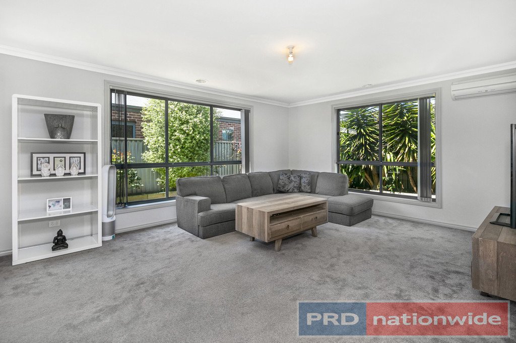 1/8 King George Way MITCHELL PARK 2