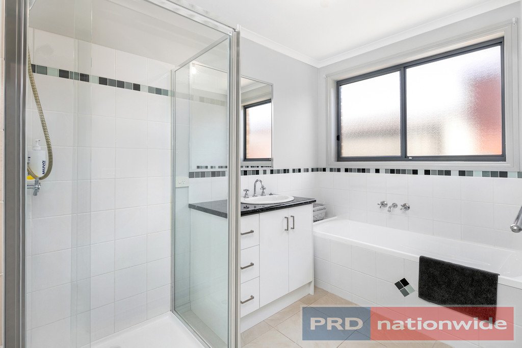 1/8 King George Way MITCHELL PARK 5