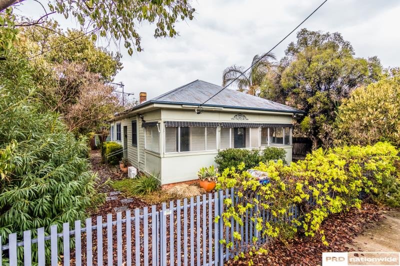 18 King Street TAMWORTH 8