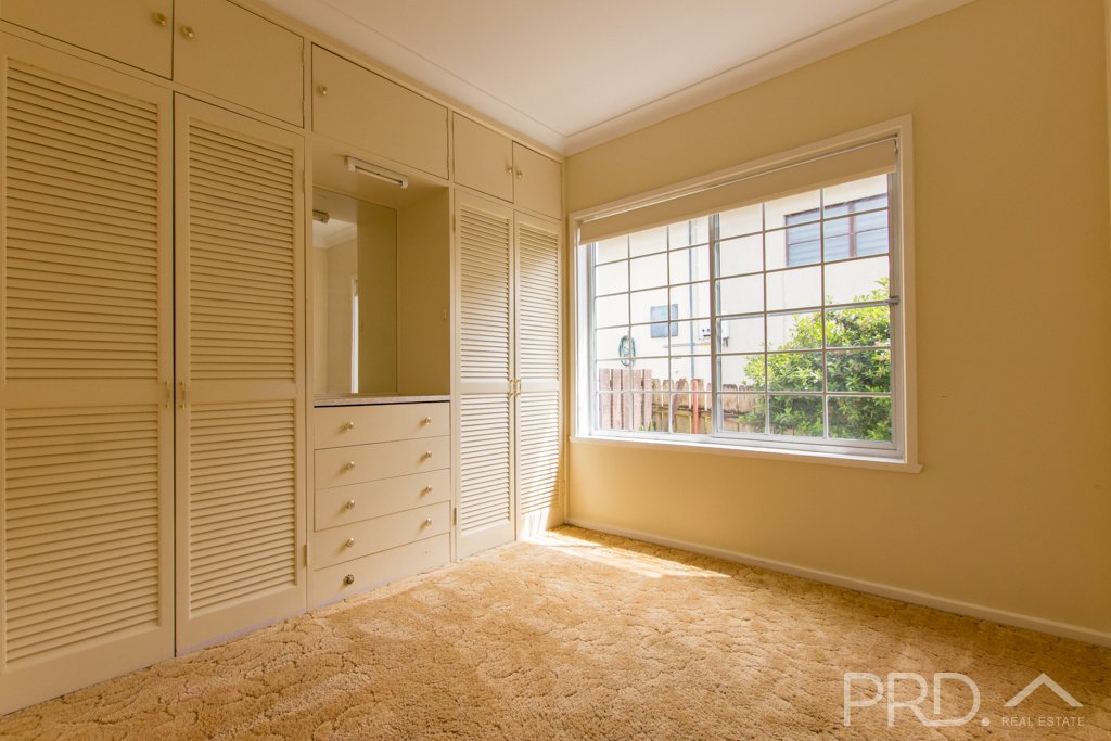 18 Kirra Street TUMUT 9