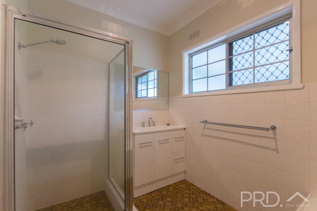 18 Kirra Street TUMUT 10