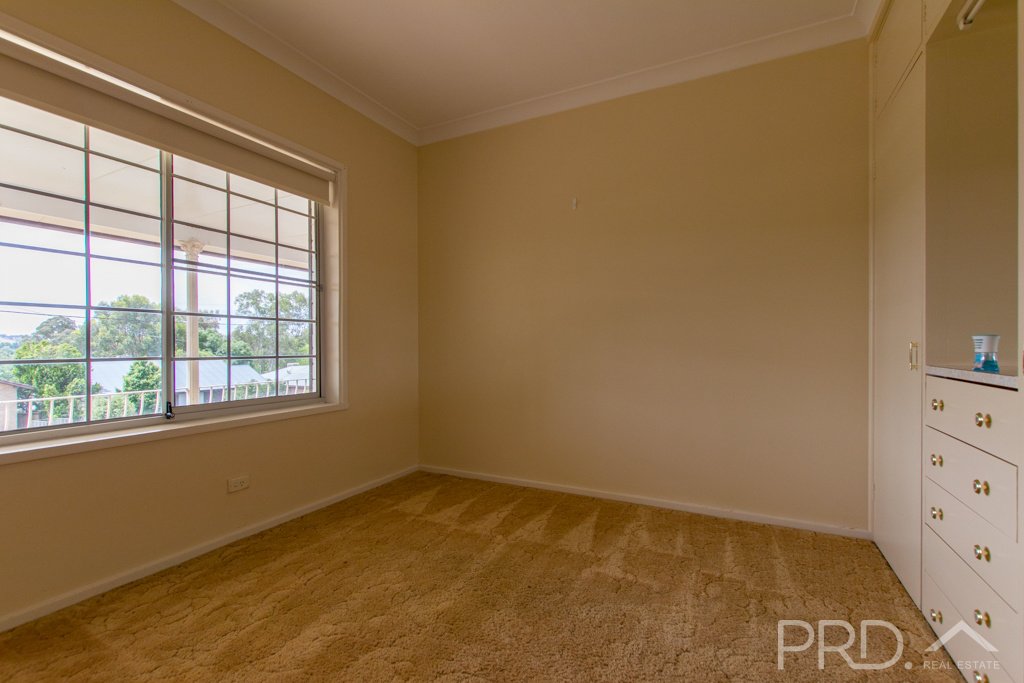 18 Kirra Street TUMUT 12